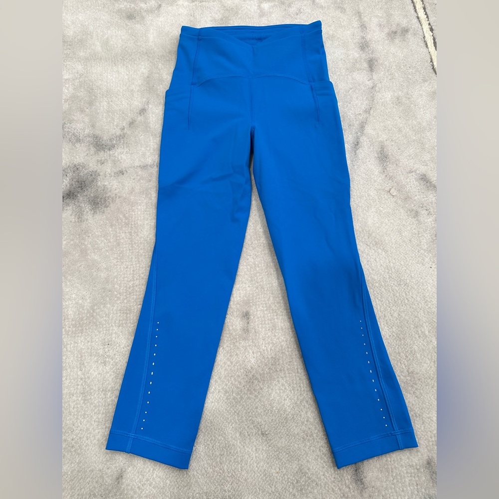 NWOT-Lululemon Athletica Blue crop Leggings